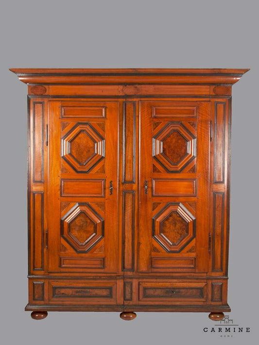 Barock Schrank, Nussbaum - Wohl alpenländisch, Beginn des 18. Jahrhunderts