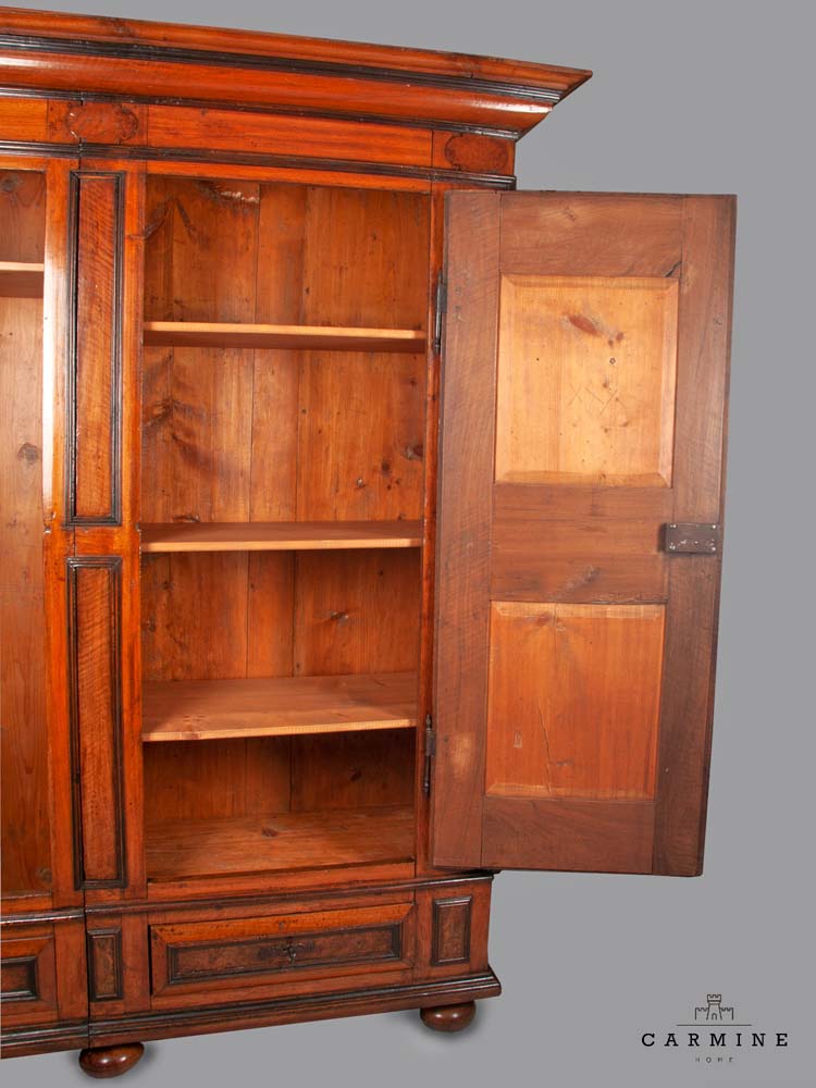 Baroque cupboard, walnut - probably Alpine, early 18th century