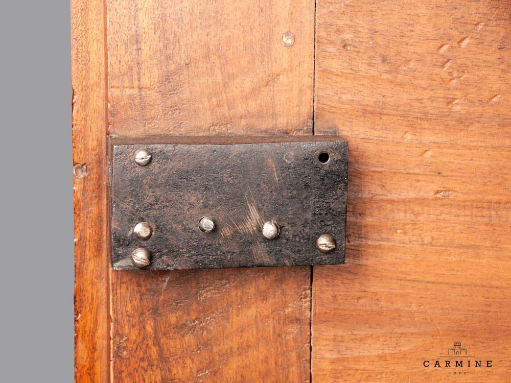 Baroque cupboard, walnut - probably Alpine, early 18th century