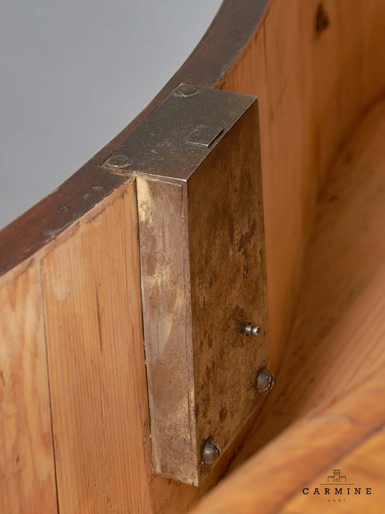 Barocke Aufsatzkommode, wohl Basel um 1740 - Nuss- und Nusswurzelholzfurnier auf Tannenholz