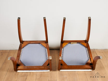 1 pair of twirling chairs
