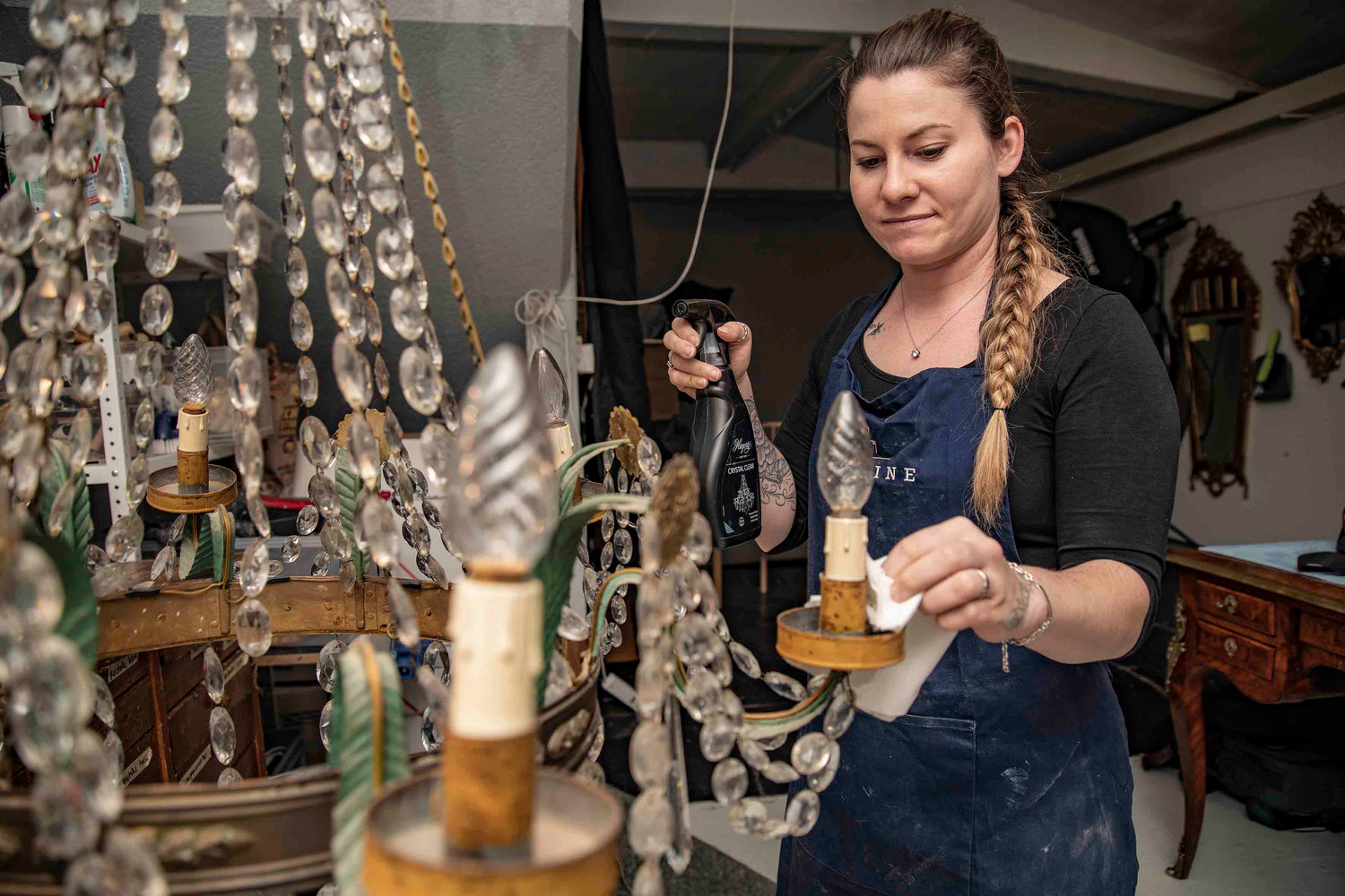 Kronleuchter Restaurierung in Bern – Reinigung und Pflege eines antiken Leuchters