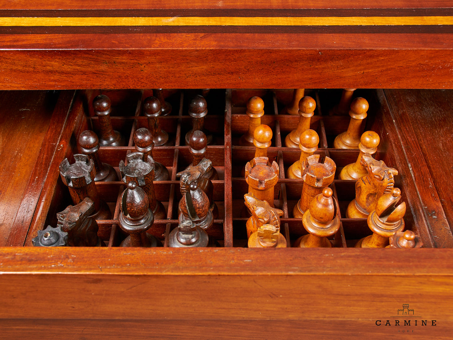 Table d'échecs avec 2 chaises